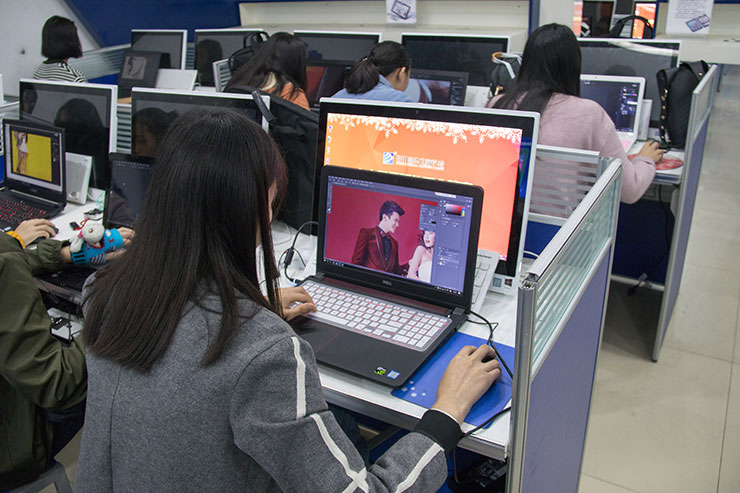 <b>天氣涼，四川新華技能大賽火熱舉辦，學(xué)子露鋒芒</b>