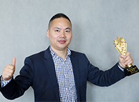 <b>榮耀盛典，新華教育集團常務副總裁許紹兵再獲殊榮！</b>