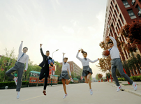 <b>【媒體關(guān)注】什么樣的學(xué)校好，就業(yè)前景是擇校的金標(biāo)準(zhǔn)！</b>