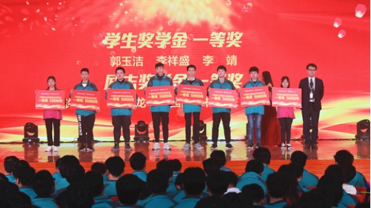 <b>【媒體關(guān)注】教育資助有政策，歡歡喜喜把學(xué)上</b>