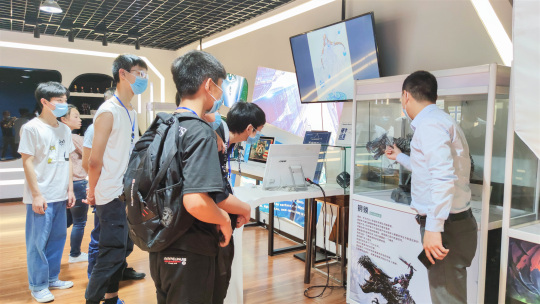 <b>5?1嗨學(xué)季｜四川新華五一試學(xué)體驗(yàn)營(yíng)火爆開(kāi)營(yíng)！</b>