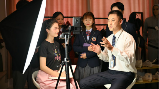 <b>互聯(lián)網(wǎng)精英集結(jié)令，轉(zhuǎn)學(xué)來四川新華成就好未來！</b>