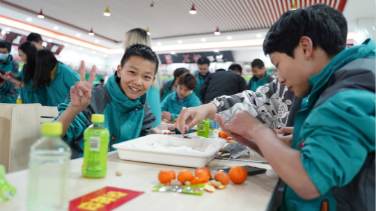 <b>師生鬧元宵，四川新華陪你一起過大年！</b>
