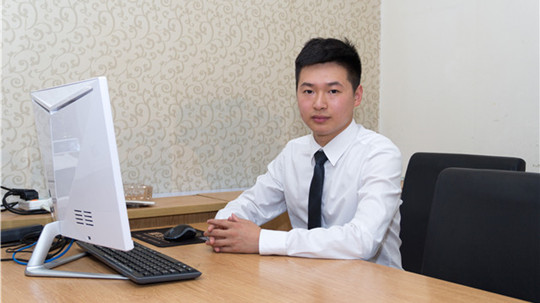 <b>一無所有從新華走出，華麗轉身再歸來！</b>