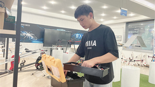 <b>第34期新華·新銳獎學金獲得者張平</b>