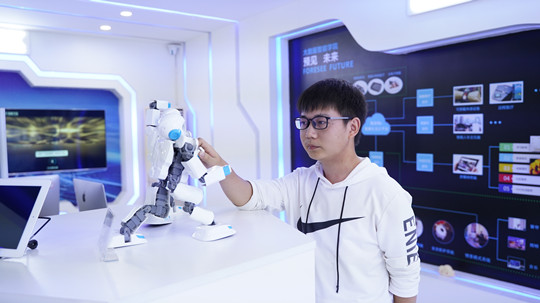 <b>一步一個腳印，腳踏實地走好每一步</b>