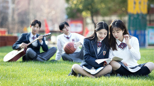 <b>初高中生更好的選擇，出國留學(xué)有新出路</b>