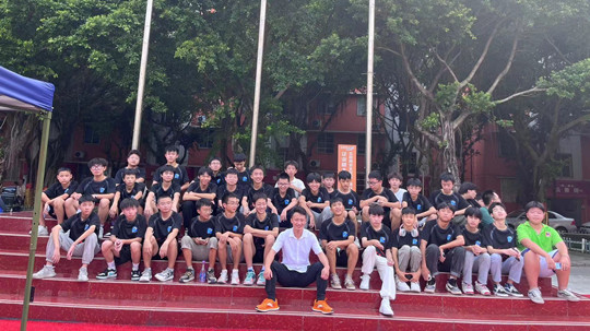 <b>我負(fù)責(zé)雨露陽光，你負(fù)責(zé)茁壯成長</b>