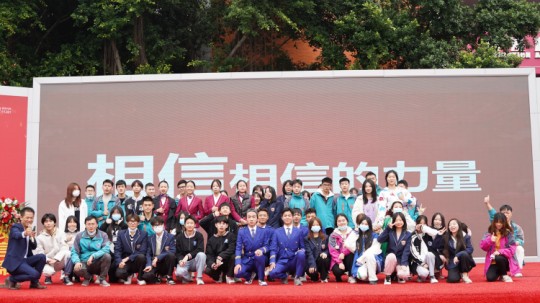 <b>程龍老師新華“學(xué)生習(xí)慣養(yǎng)成教育”主題演講</b>