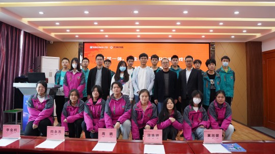 <b>校企共建鑄未來(lái)！22級(jí)秋季VR動(dòng)漫游戲開(kāi)班典禮圓滿禮成</b>