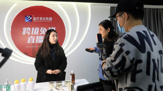 <b>新華電腦教育開(kāi)展“百企千師進(jìn)萬(wàn)家”活動(dòng)</b>