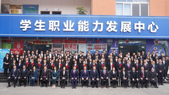 <b>恭賀新禧！成都新華高級(jí)技工學(xué)校2023賀詞新鮮出爐~</b>