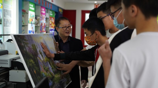 <b>成都新華高級技工學校330職教周咨詢周如火如荼進行中......</b>