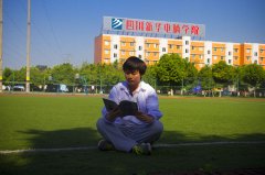 <b>一個熱愛詩歌的互聯網男孩</b>