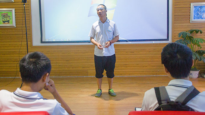 不一樣的開班儀式，體驗VR科技之旅