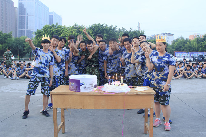 全校生日大party，新華有你更精彩