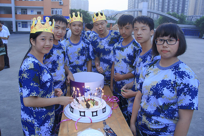 全校生日大party，新華有你更精彩