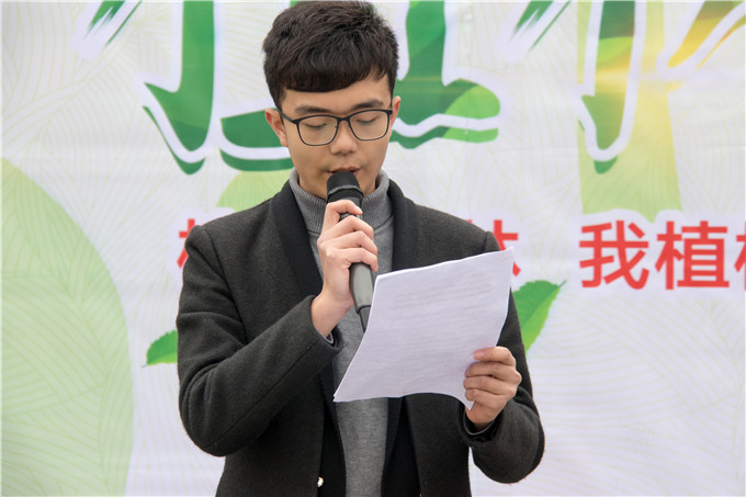 植樹節，四川新華師生在行動！