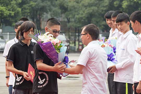 斬獲獎項，四川新華歐特克杯“王者團(tuán)隊”凱旋歸來