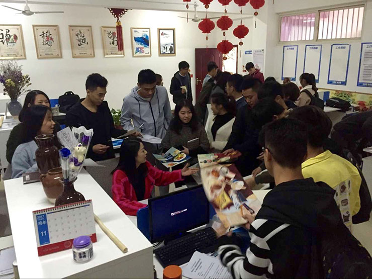 天氣涼，四川新華技能大賽火熱舉辦，學(xué)子露鋒芒