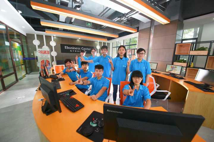 百度Moments營銷盛典揭秘，新華教育集團榮登品牌數(shù)字資產(chǎn)榜首