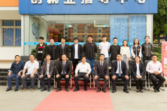 四川新華2018年畢業生畢業典禮隆重舉行