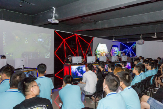 四川新華電競專業正式開館 英雄聯盟聯誼賽奏響最強音