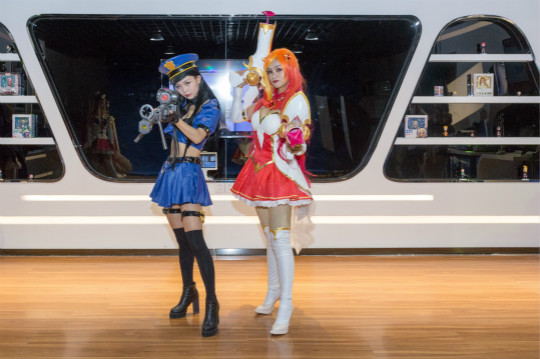 四川新華電競專業正式開館 英雄聯盟聯誼賽奏響最強音