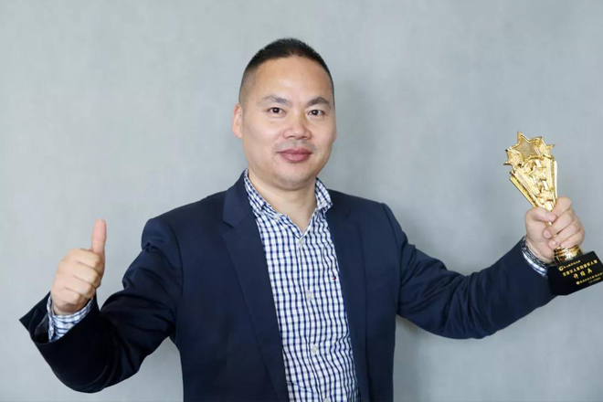 新華教育集團常務副總裁許紹兵接受新浪網(wǎng)專訪