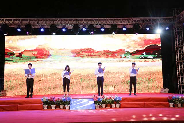 “慶國慶·迎新生”暨四川新華2018年秋季開學典禮圓滿落幕