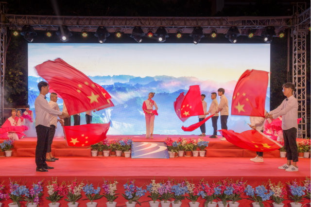 “歌舞青春·圓夢新華”國慶晚會美圖來襲