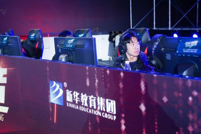 新華教育集團燃情助力2018金鷹電競體育盛典！