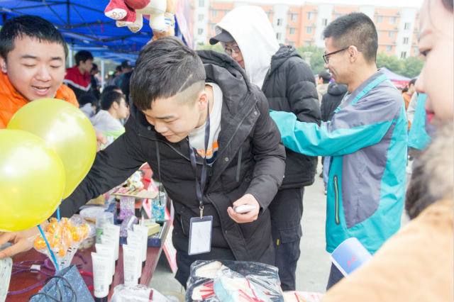 越專業(yè)越出色|四川新華電腦學(xué)院雙十一校內(nèi)展賣會(huì)活力全開