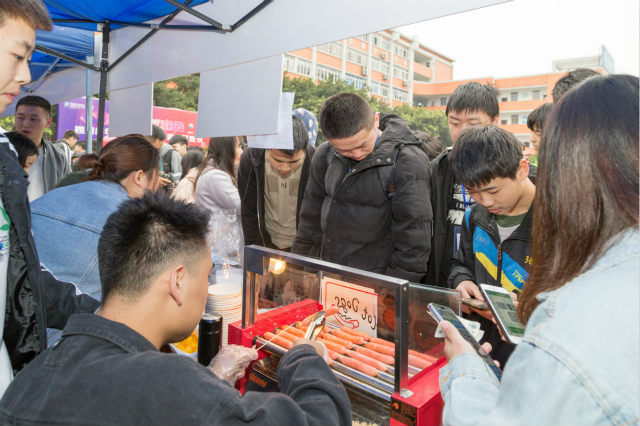 越專業(yè)越出色|四川新華電腦學(xué)院雙十一校內(nèi)展賣會(huì)活力全開