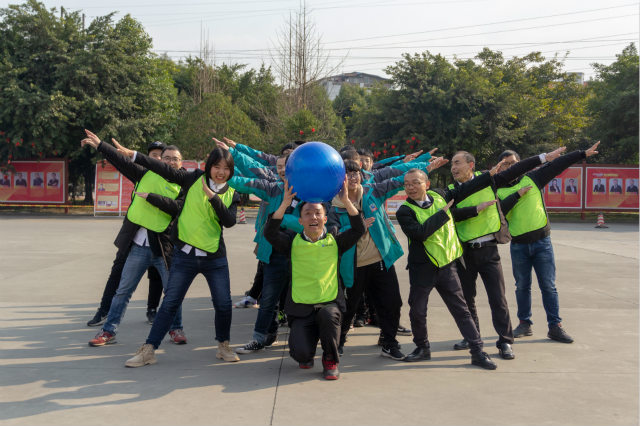 歡天喜地迎新年，四川新華師生歡樂鬧新春