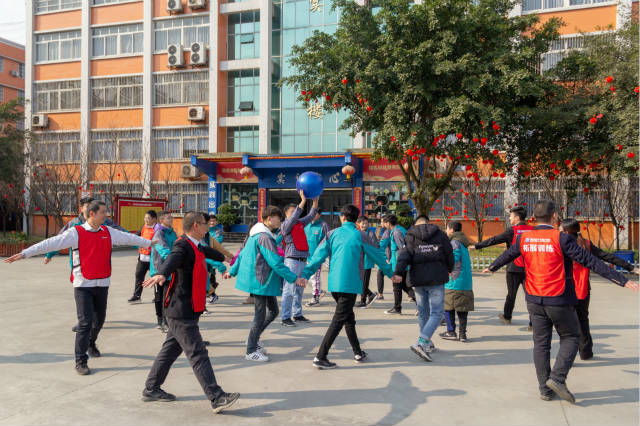 歡天喜地迎新年，四川新華師生歡樂鬧新春