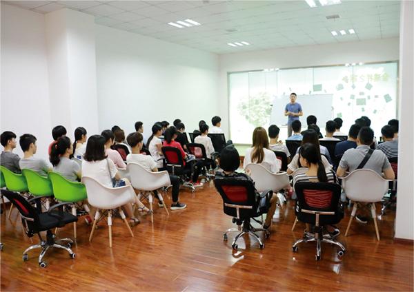 技能+學歷！職校生為何在就業市場越來越受歡迎