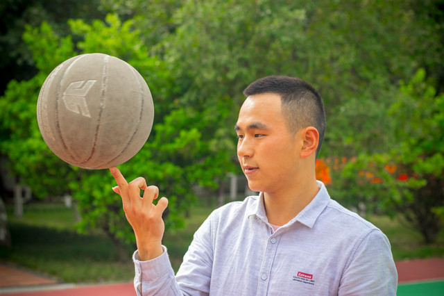 高中輟學(xué)，看“職場(chǎng)小白”如何“技能在手，天下可走”