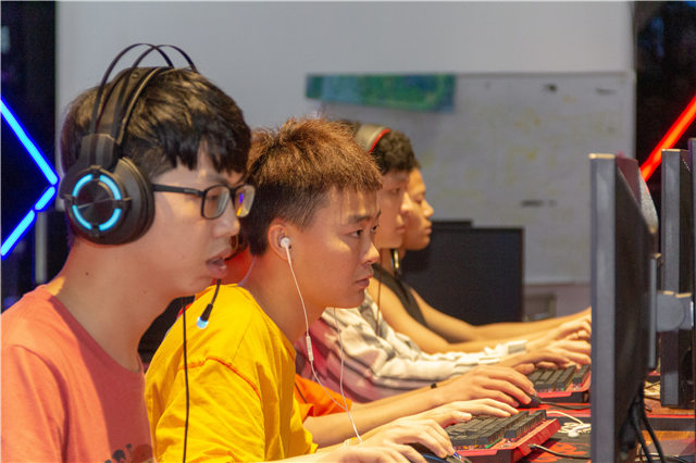 EEST《英雄聯(lián)盟》全國競技大賽成都站，冠軍花落誰家？