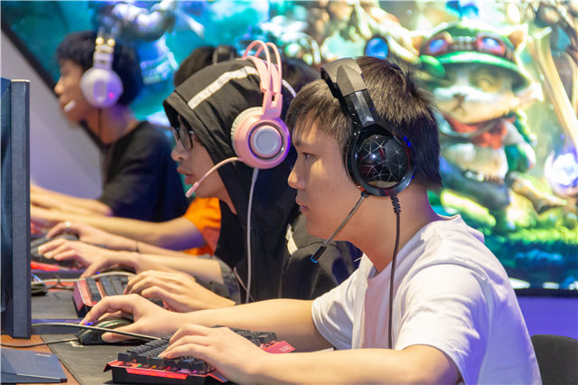 EEST《英雄聯(lián)盟》全國競技大賽成都站，冠軍花落誰家？