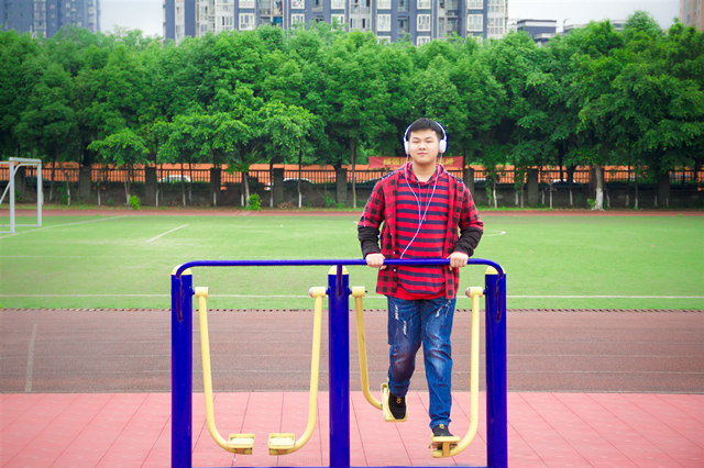 感謝家人的支持，讓我在新華的天空下以夢為馬