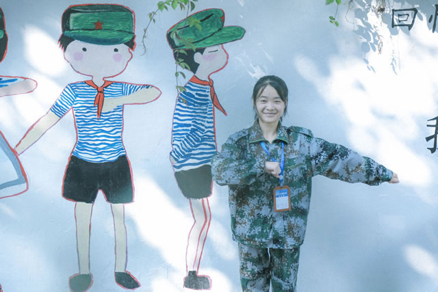 【讓蝴蝶飛過滄?！坑鲆娦氯A，遇見十里桃花