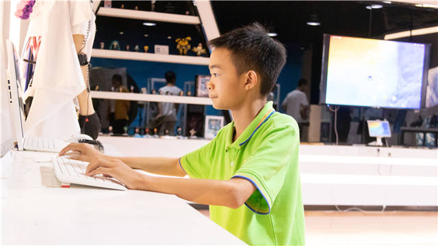 新生故事|不向生活低頭，我來新華證明自己 