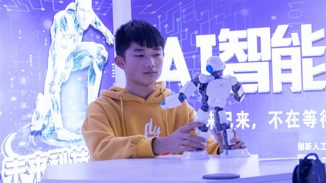 新生故事|體驗過打工的辛苦，我來新華學UI設(shè)計