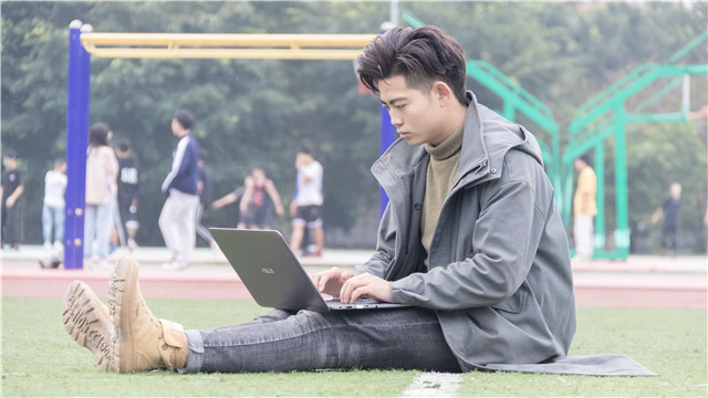 王祎堃：朋友推薦，轉(zhuǎn)學來新華學動漫