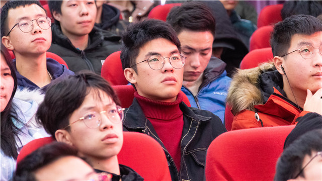 華為走進四川新華，與師生進行“云”對話