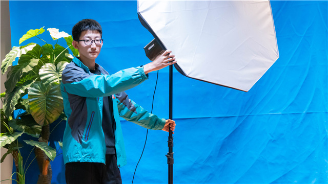 來新華學設計，為夢想加冕