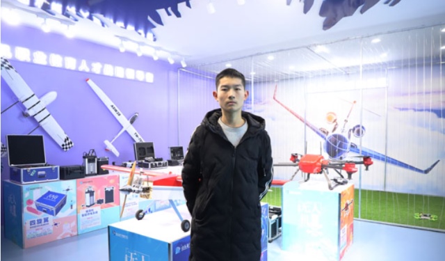 選擇新華學無人機，圓我“飛手”夢