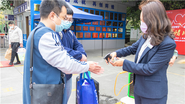 開學(xué)啦！四川新華迎來第一批返校學(xué)子