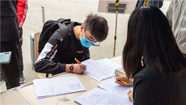 開學(xué)啦！四川新華迎來第一批返校學(xué)子